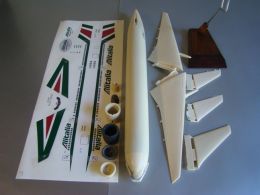 Kit Boeing B777-200 Alitalia New sc. 1-100